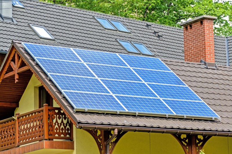 chauffagiste-VILLECROZE-min_solar-panels-1477987